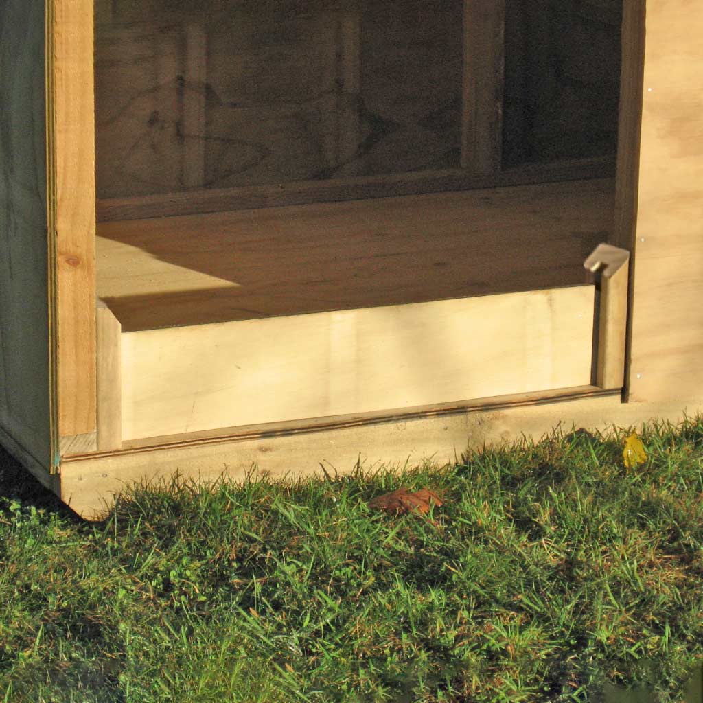 Pig shelter doorstop close-up