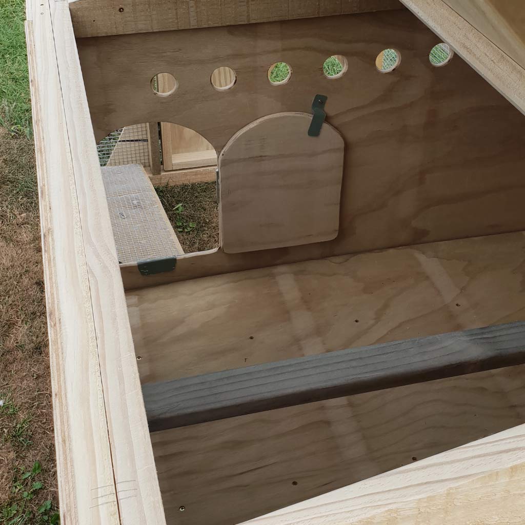 Ultimate Coop on Wheels pop-hole detail