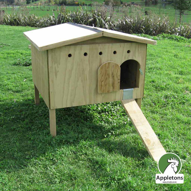 Deluxe Hen House