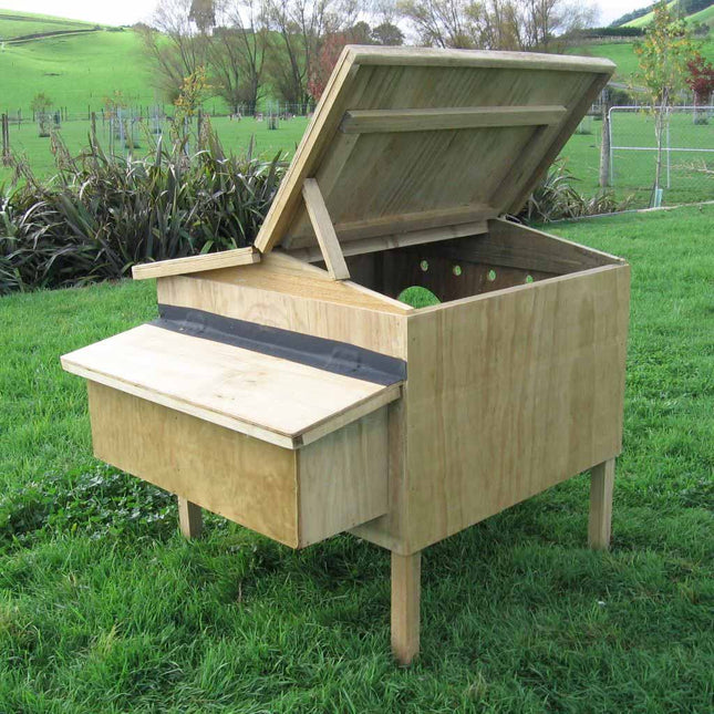 Deluxe Hen House