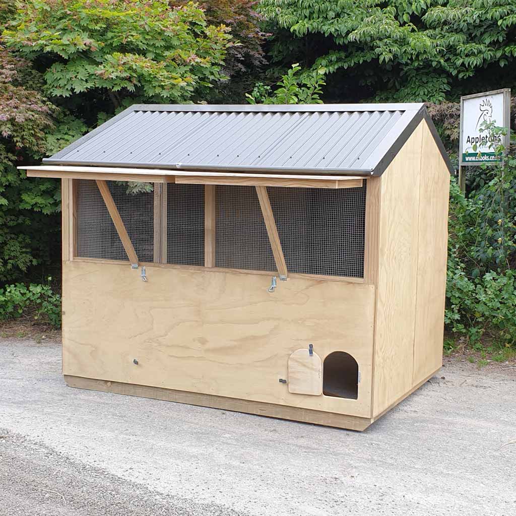 Appletons apex rabbit house with removable external shutters