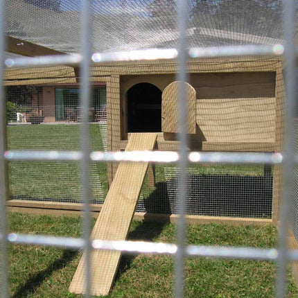 Deluxe Hen House with enclosed outdoor chicken run