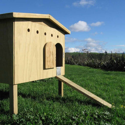 Deluxe timber Hen House Appletons