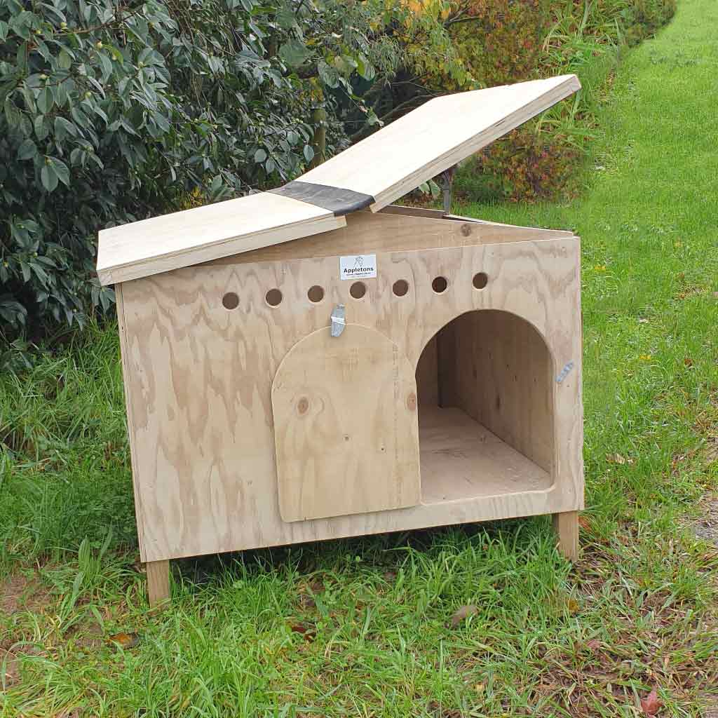 Protect your ducks and geese from the elements and give them an ideal nesting space with the Appletons duck and goose house