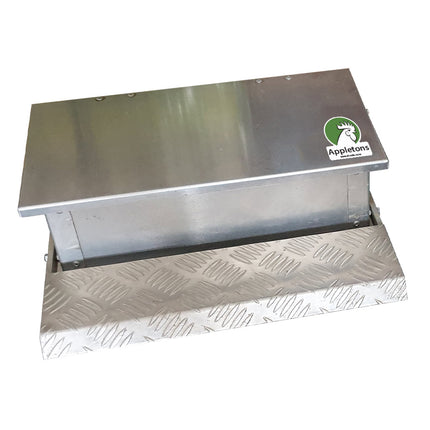 Appletons Bantam Step On Feeder