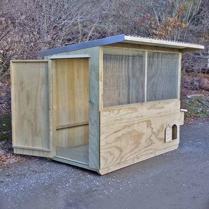 Appletons Classic Hen House with easy access door side panel configuration