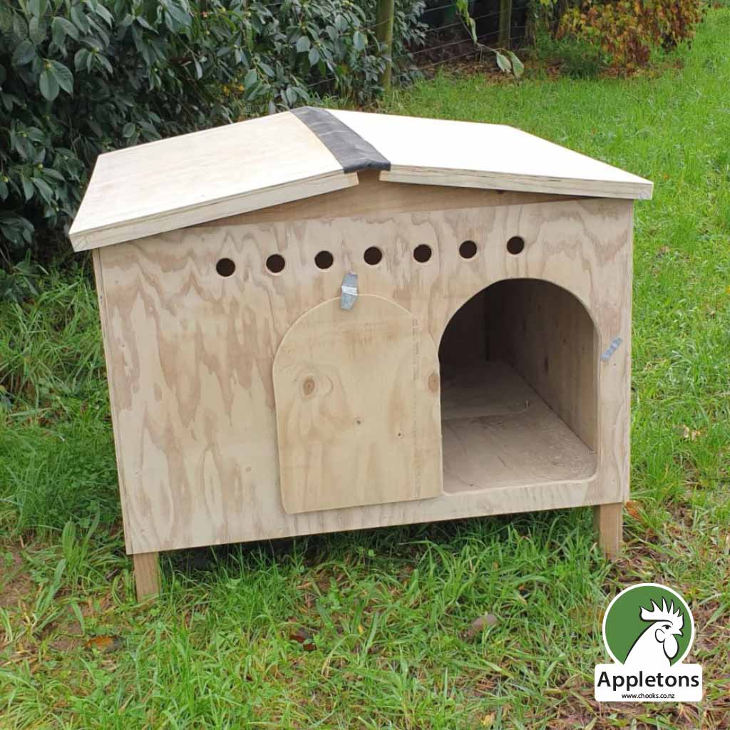 Appletons Duck and Goose Houses raised off the ground with sturdy legs and have an XL size pop-hole