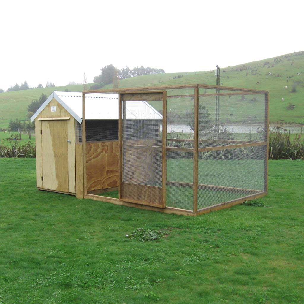 Appletons open top freestanding walk-in run with a fully enclosed top panel option available