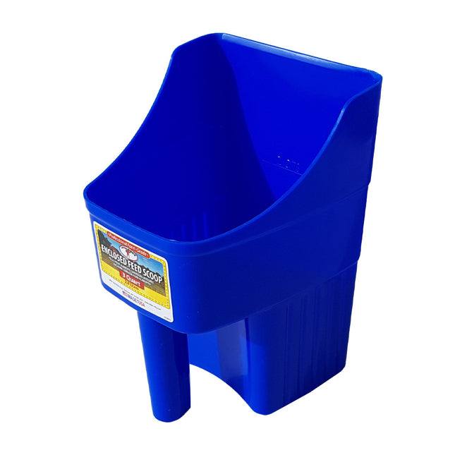 Enclosed feed scoop - plastic 3quart