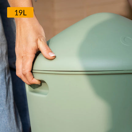 Convenient easy-grip handles built into the 19L Omlet stay clean insulated chicken drinker
