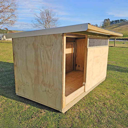 Appletons timber pig shelter