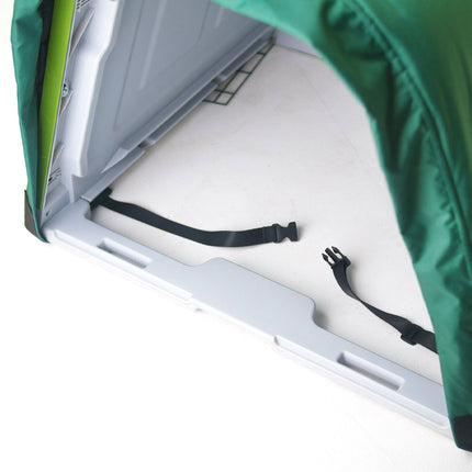 Eglu Go Extreme Temperature Blankets can be machine washed at 40 degrees. Cover measures 164cm x 88cm