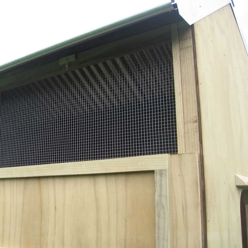 The easy to assemble Appletons Apex Dog House is well built from quality materials and is flat-packed for shipping