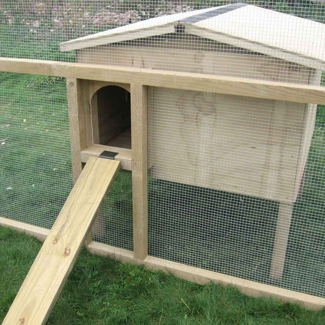 Appletons freestanding poultry runs are customisable to fit with Appletons hen houses