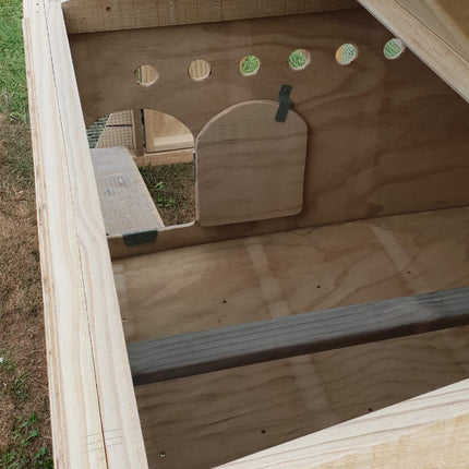 Ultimate Coop on Wheels pop-hole detail